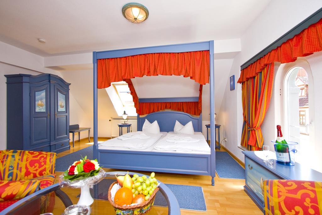 וארן U-Nautic Restaurant & Pension מראה חיצוני תמונה
