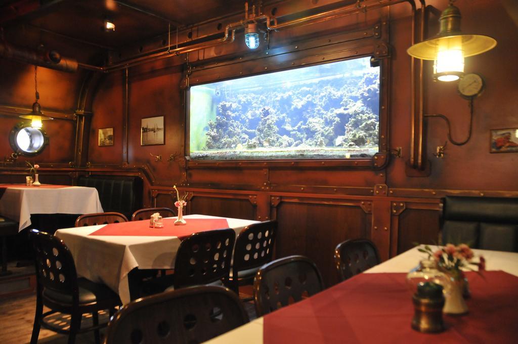 וארן U-Nautic Restaurant & Pension מראה חיצוני תמונה